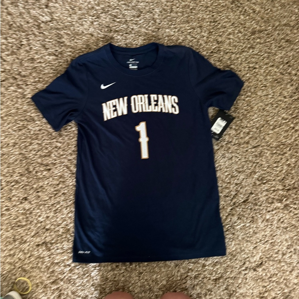 NWT Boys Nike Graphic Team Shirt (Size L)